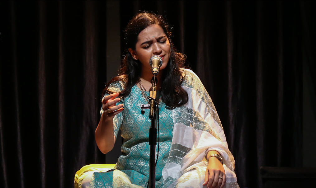 Shamika Bhide performing a classic ghazal by Jagjit Singh and Chitra Singh in Jashn-e-Sukhan 2020.